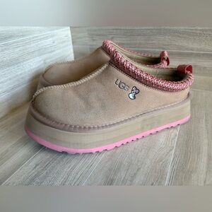 UGG Tazz Love ‘25 Brand sz 8 Special Edition Pink Heart Valentines 💘